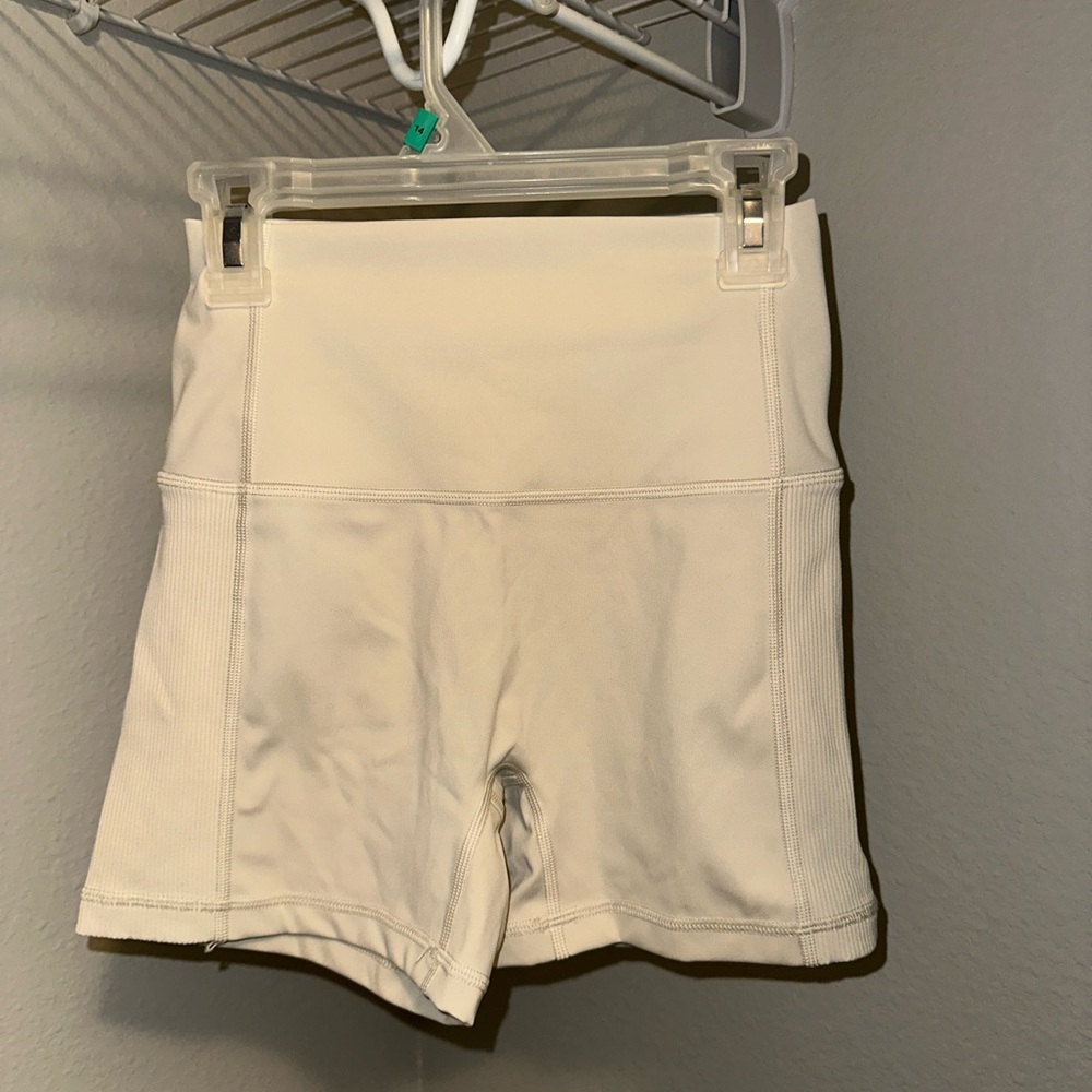 Aerie Offline Women's Cream Shorts